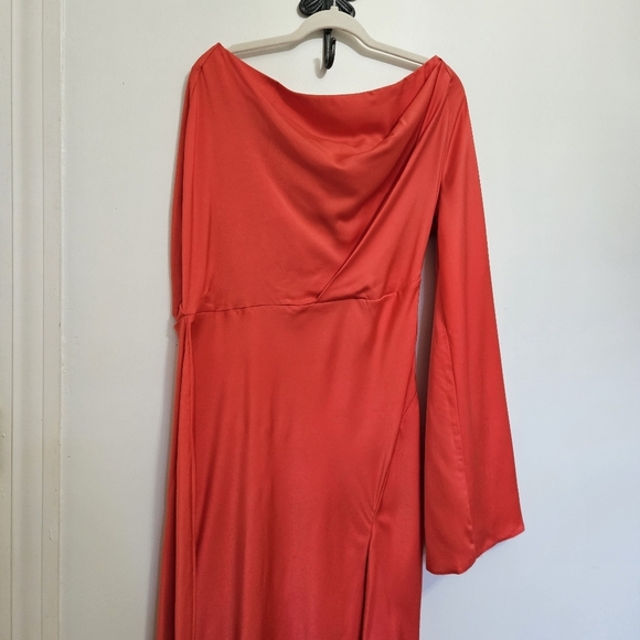 ASOS DESIGN Curve Satin Off The Shoulder Asymmetric Maxi Dress in Red Size 12 - Picture 6 of 13